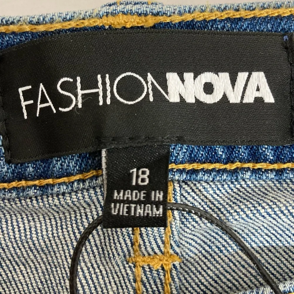 NWT FASHION NOVA Women’s Plus Size 18 Distressed High Rise Jeans Medium Wash - Picture 6 of 16
